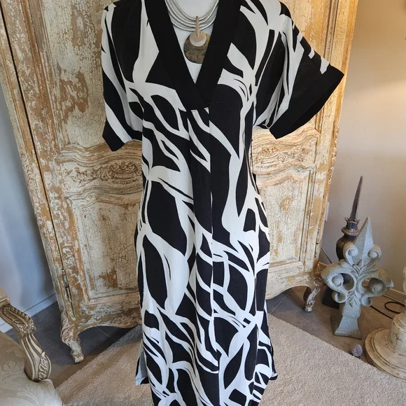 Rachel Zoe Black and White Abstract Midi Dress - Picture 2 of 11